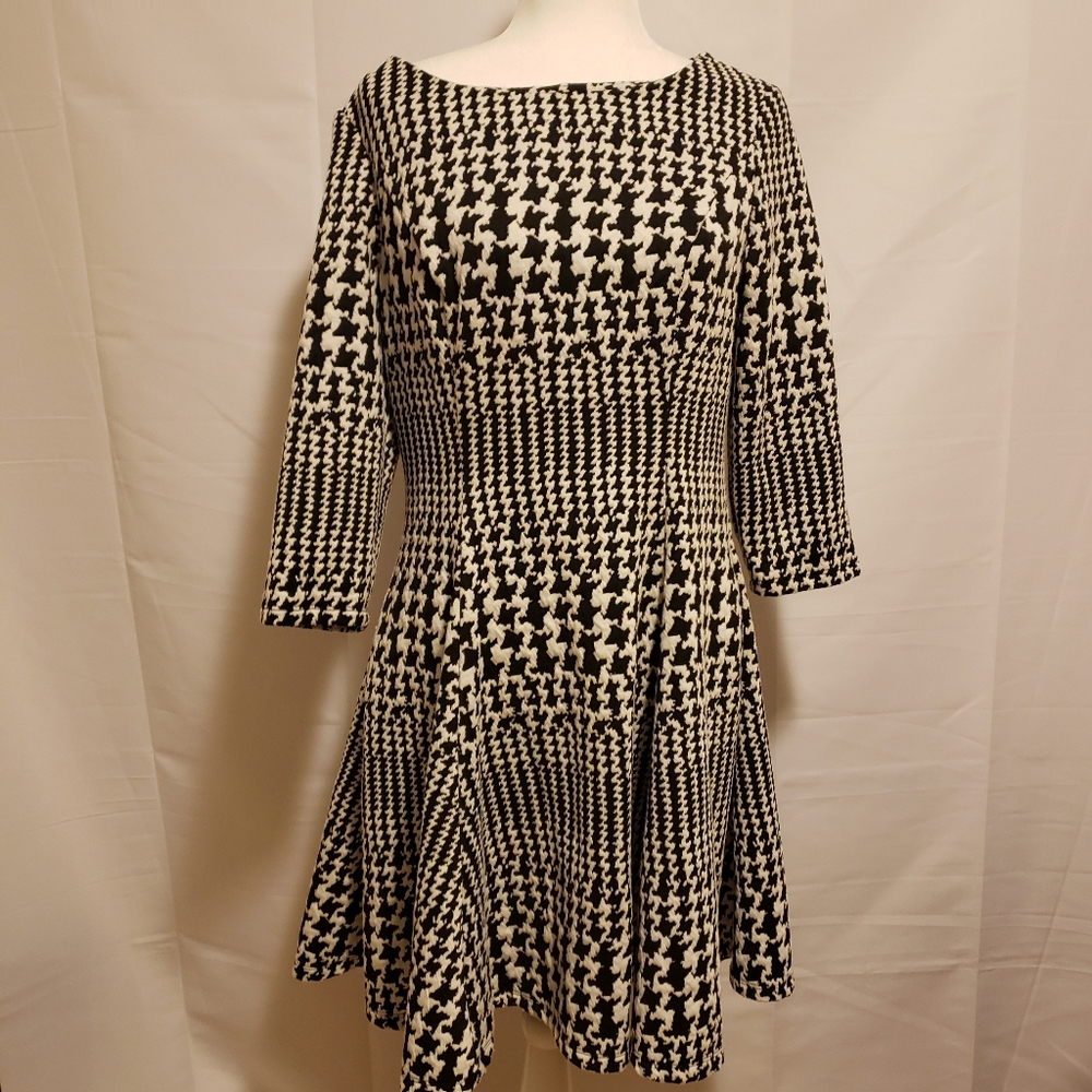 Elisa J Black & White 3/4 sleeve dress